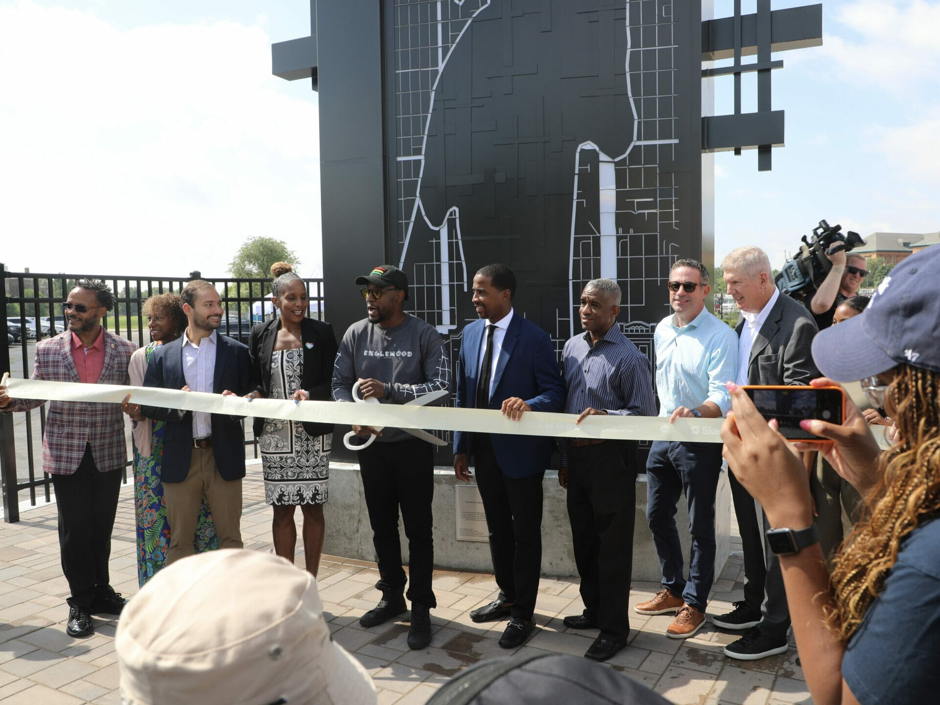 Skender, Sterling Bay, and Lamar Johnson Collaborative Celebrate the Unveiling of Aspire Monument